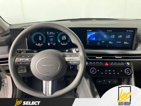 Used 2025 Hyundai Sonata SEL AWD/4WD image 14