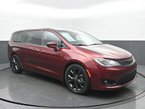 Used 2020 Chrysler Pacifica Touring w/ S Appearance Package FWD image 7