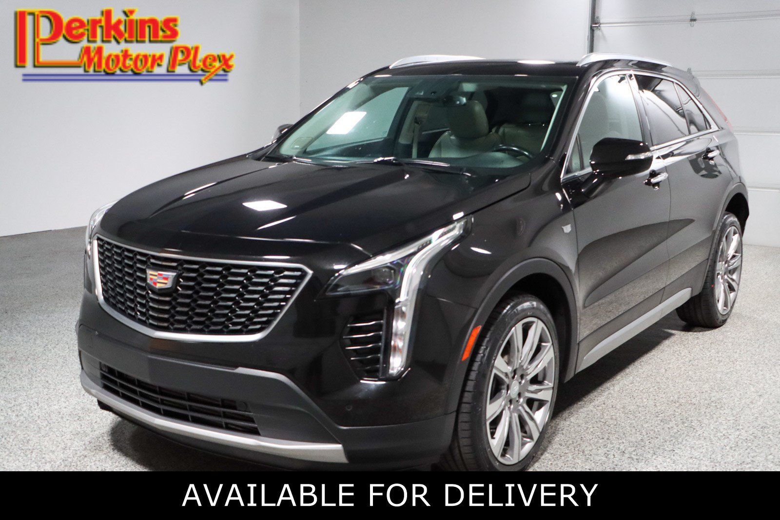 Used 2023 Cadillac XT4 Premium Luxury w/ Cold Weather Package FWD image 1