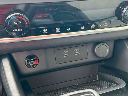 Used 2025 Nissan Rogue SV image 15