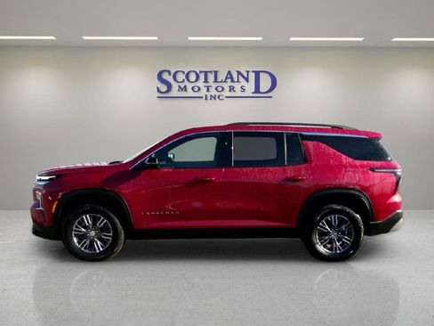 Used 2025 Chevrolet Traverse LT FWD image 1