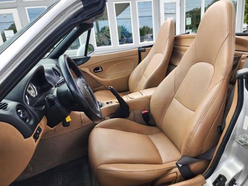 Used 2001 MAZDA MX-5 Miata RWD image 11