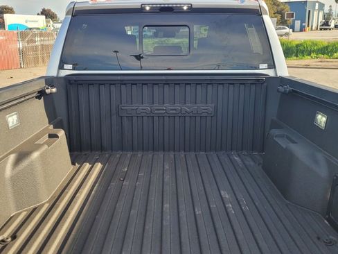 Used 2025 Toyota Tacoma TRD Off-Road w/ TRD Off Road Upgrade Package AWD/4WD image 10