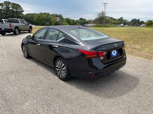 Used 2025 Nissan Altima 2.5 SV FWD image 3