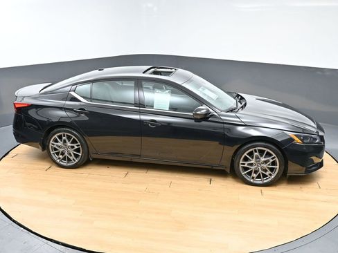 Used 2024 Nissan Altima 2.0 SR FWD image 46