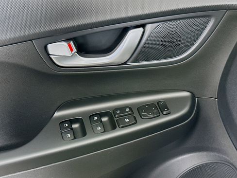 Used 2023 Hyundai Kona SE image 15