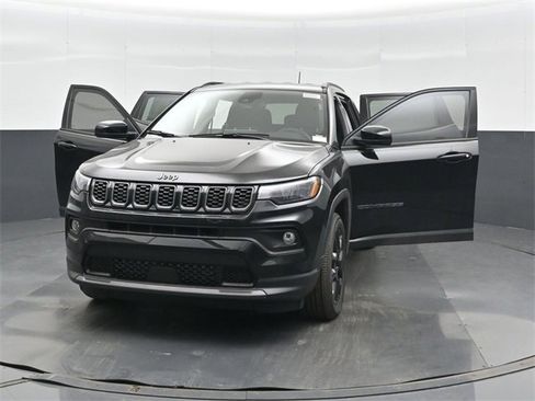New 2026 Jeep Compass Latitude w/ Mopar Graphics Package image 42