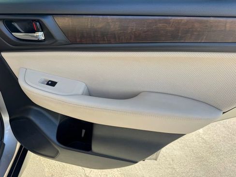 Used 2016 Subaru Outback 2.5i Limited image 9