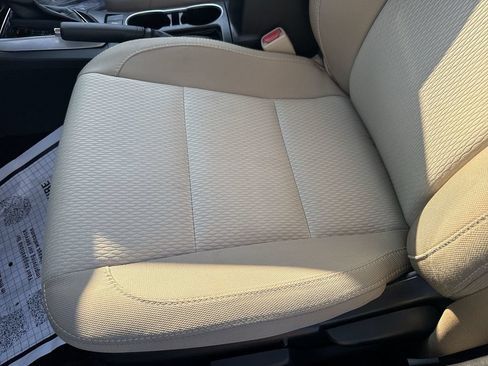 Used 2016 Toyota Corolla LE FWD image 9