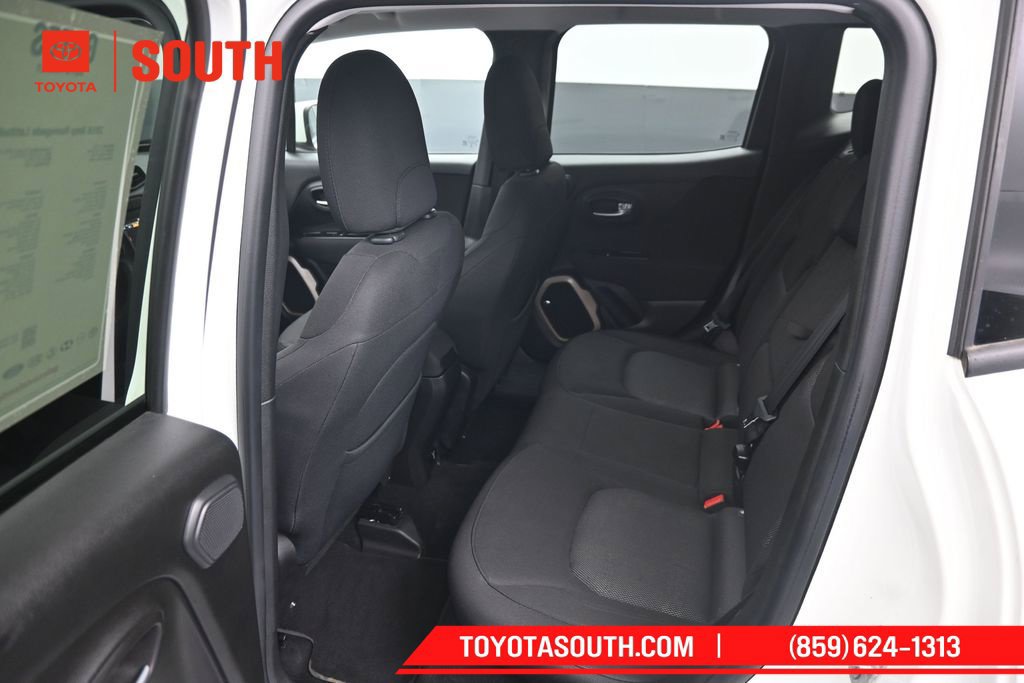 Used 2016 Jeep Renegade Latitude w/ Safety & Security Group FWD image 10