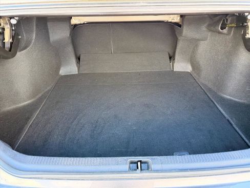 Used 2020 Toyota Camry SE image 21