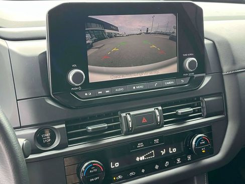 Used 2025 Nissan Pathfinder S FWD image 21