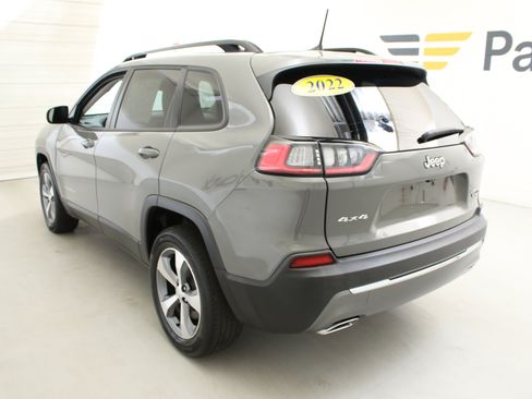 Used 2022 Jeep Cherokee Limited AWD/4WD image 7