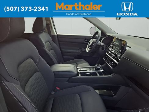 Used 2025 Nissan Pathfinder SV FWD image 19