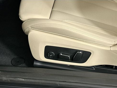 Used 2025 BMW 230i Coupe w/ Premium Package image 18