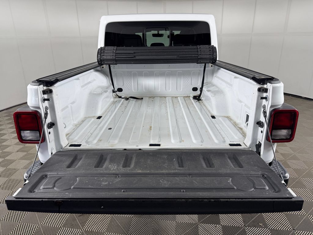 Used 2022 Jeep Gladiator Overland AWD/4WD image 12