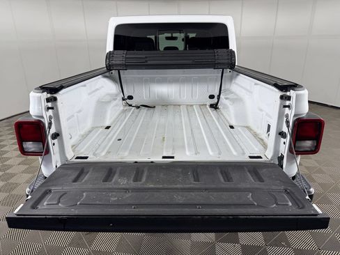 Used 2022 Jeep Gladiator Overland AWD/4WD image 12