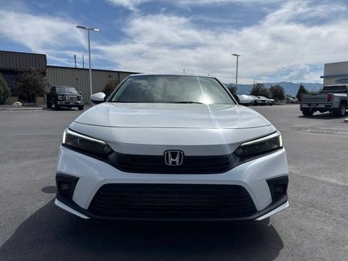 Used 2023 Honda Civic Touring image 2