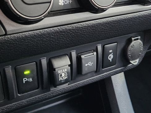 Used 2022 Toyota Tacoma TRD Sport image 25