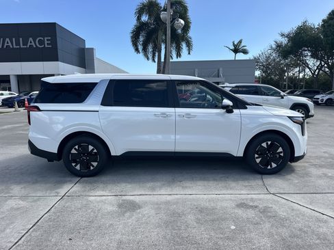 New 2026 Kia Carnival LXS FWD image 5