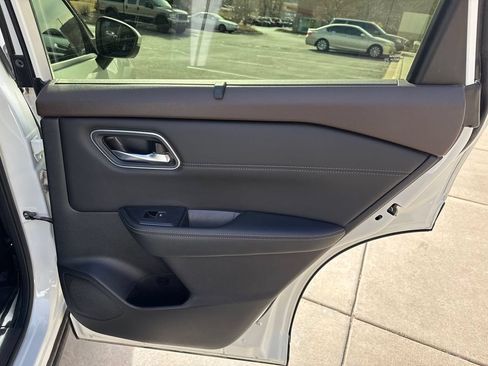 Used 2023 Nissan Rogue Platinum AWD/4WD image 15