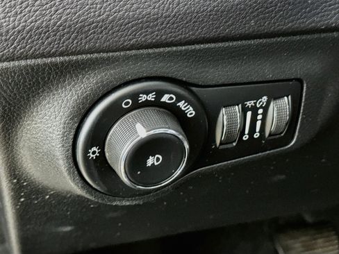 Used 2018 Jeep Compass Latitude w/ Popular Equipment Group AWD/4WD image 10