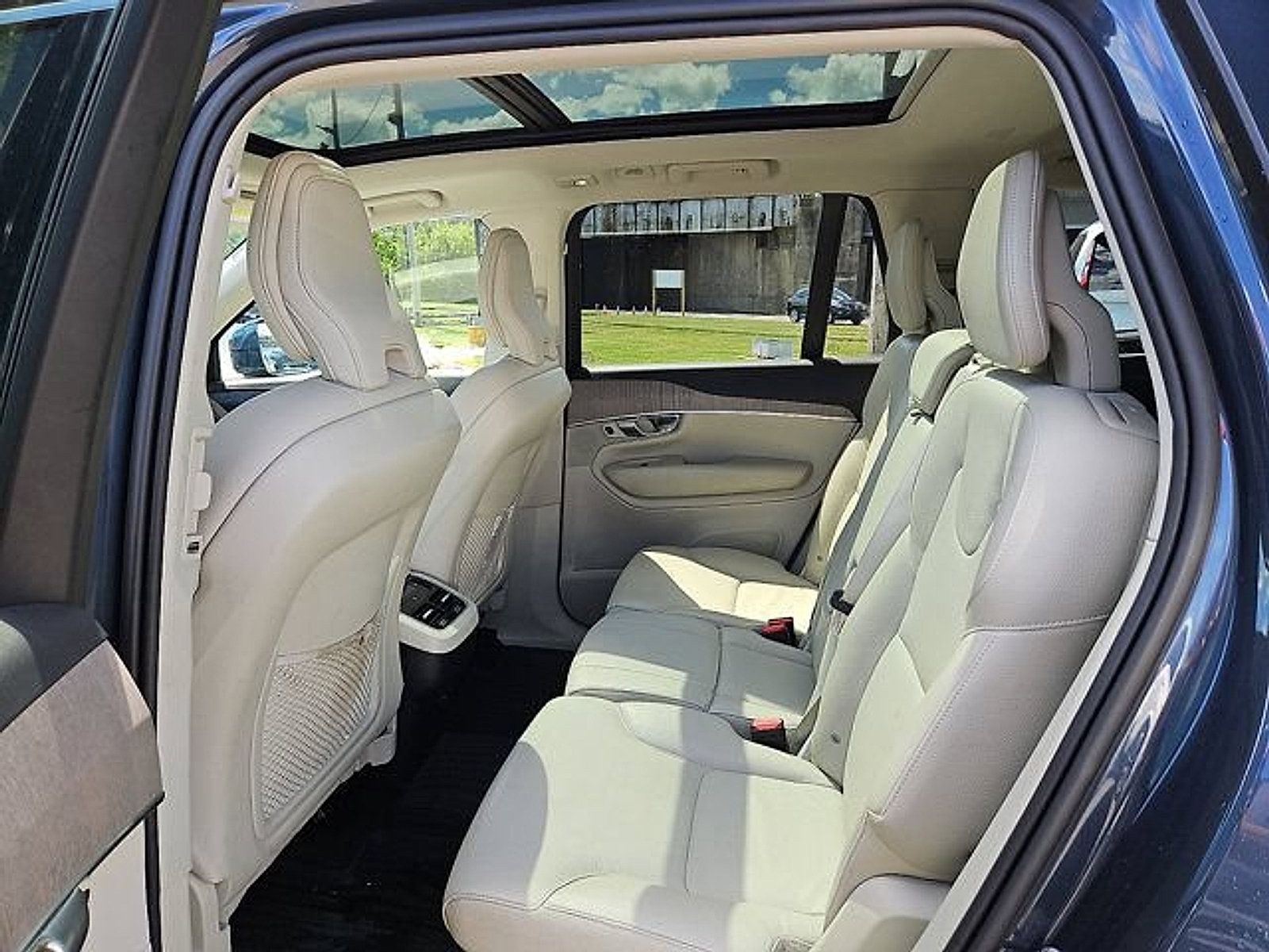Used 2024 Volvo XC90 B6 Plus w/ Protection Package Premier AWD/4WD image 10