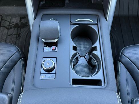 Certified 2025 Land Rover Discovery Dynamic SE image 21