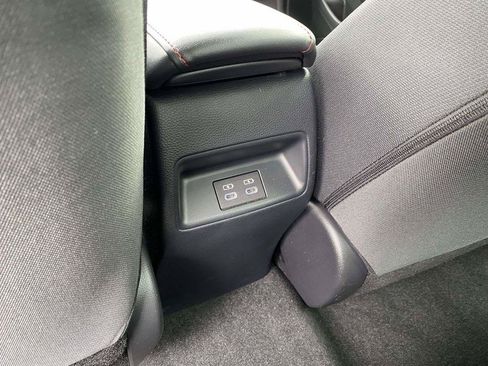Used 2025 Toyota Corolla SE FWD image 5