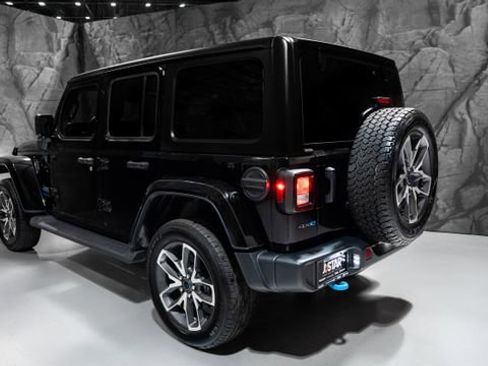 Used 2024 Jeep Wrangler Unlimited AWD/4WD image 17