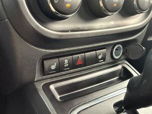 Used 2014 Jeep Patriot Limited w/ Sun/Sound Group AWD/4WD image 22