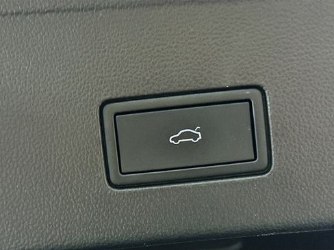 Used 2025 Volkswagen Atlas Cross Sport SE image 28