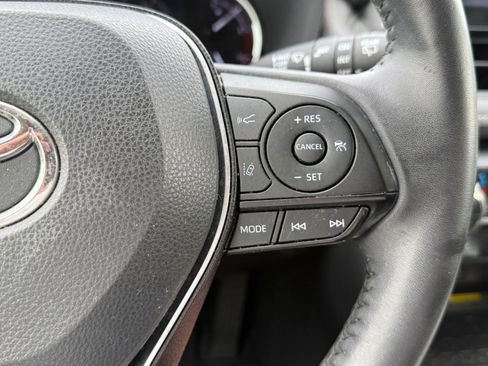 Used 2019 Toyota RAV4 Limited FWD image 27