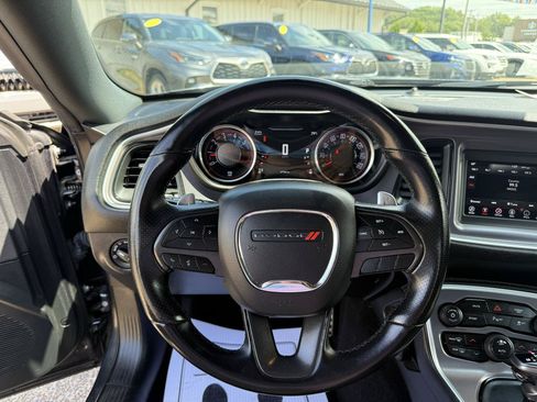 Used 2019 Dodge Challenger R/T RWD image 11
