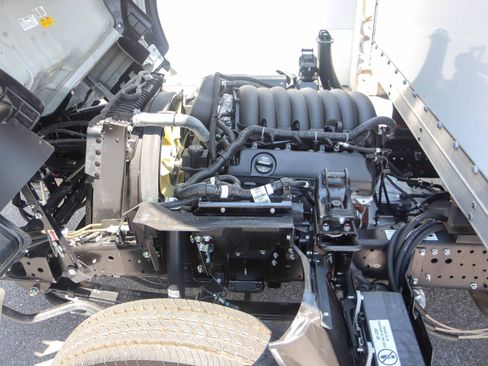 Used 2024 Isuzu NPR image 27