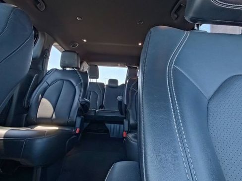 Used 2025 Chrysler Pacifica Select FWD image 31