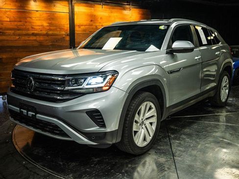 Used 2020 Volkswagen Atlas Cross Sport SE FWD image 2