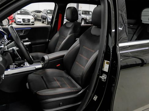 Used 2024 Mercedes-Benz GLB 35 AMG 4MATIC image 30