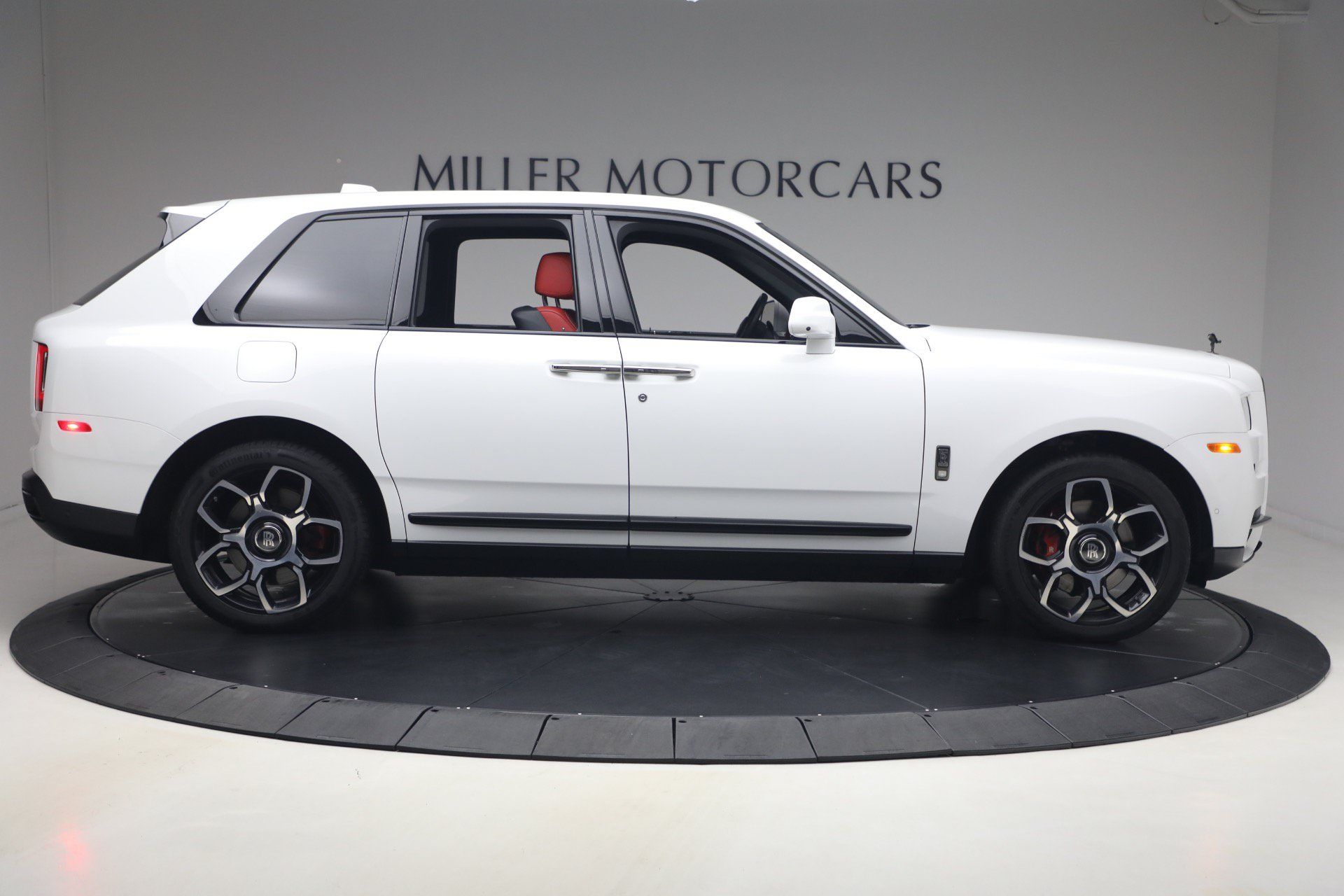 Certified 2021 Rolls-Royce Cullinan Black Badge AWD/4WD image 10