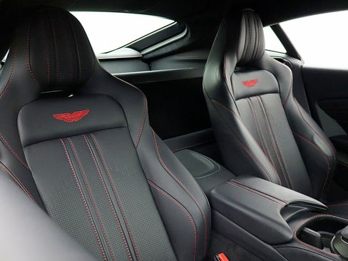 Used 2023 Aston Martin V8 Vantage Coupe RWD image 37