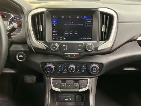 Used 2023 GMC Terrain SLT image 25