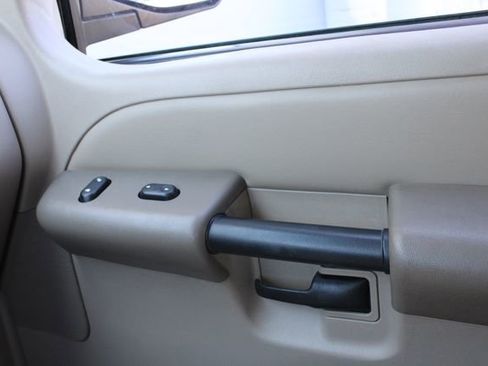 Used 2004 Ford Explorer Sport Trac XLT RWD image 17