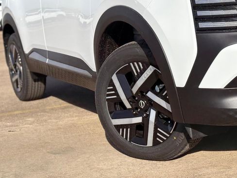 New 2026 Nissan Kicks SV image 4