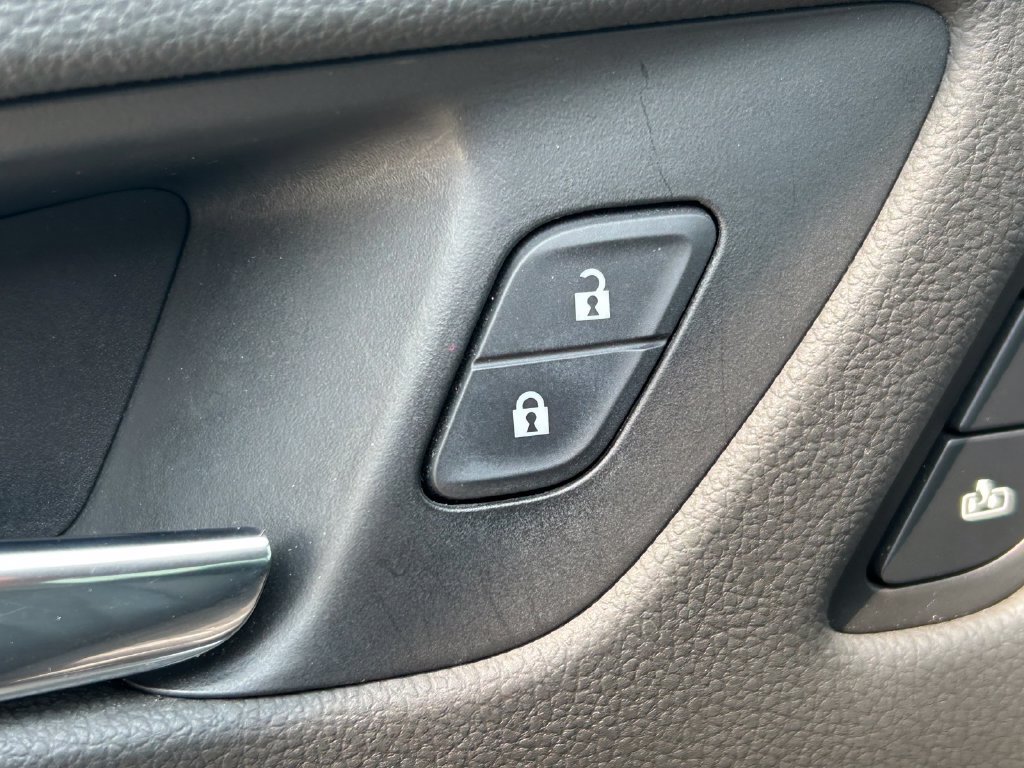 Used 2019 Buick Envision Essence FWD image 24