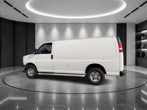 Used 2024 Chevrolet Express 2500 w/ Driver Convenience Package RWD image 3
