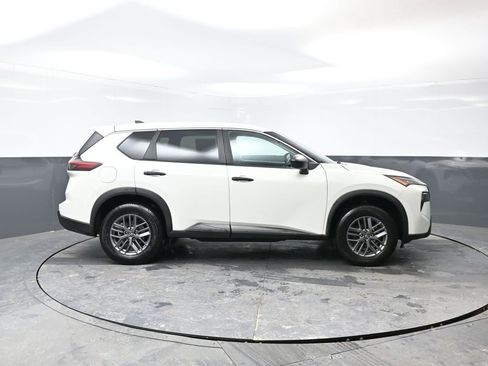 Used 2024 Nissan Rogue S image 4