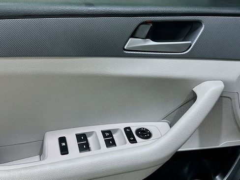 Used 2019 Hyundai Sonata SE image 18