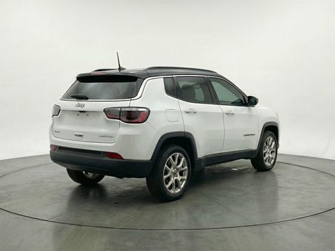 Used 2025 Jeep Compass Limited image 9