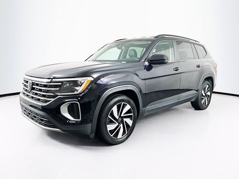 Used 2025 Volkswagen Atlas SE image 3