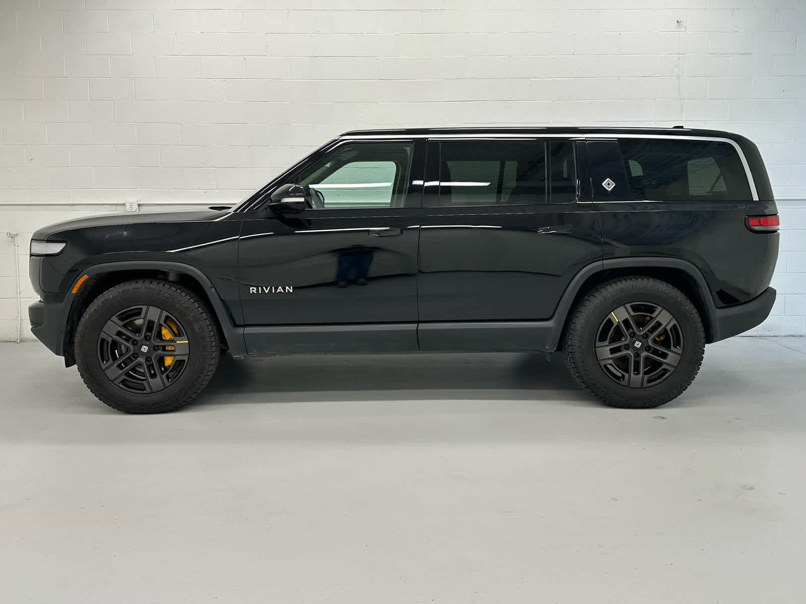 Used 2023 Rivian R1S Adventure Quad AWD/4WD image 3